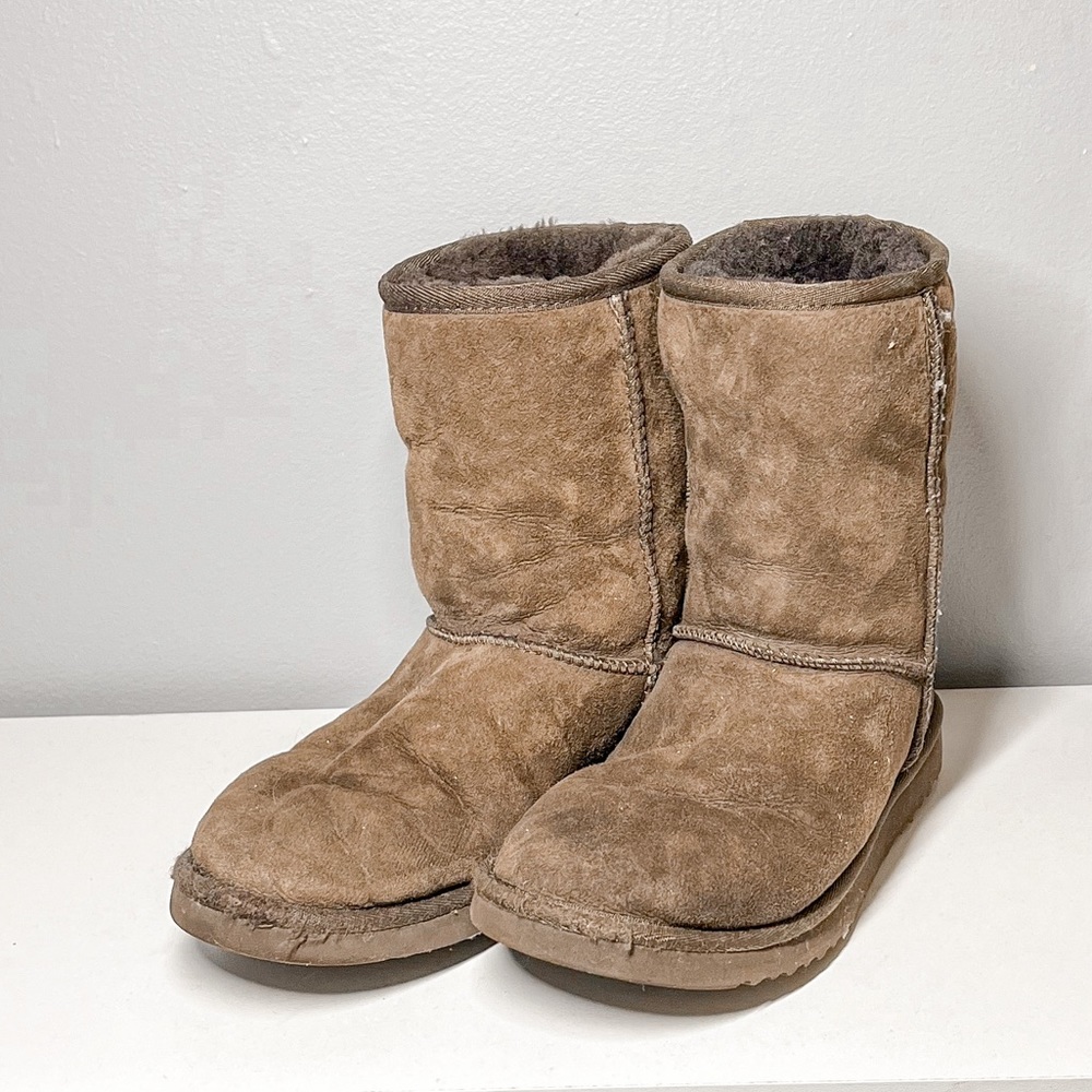 Chocolate Brown Uggs Classic Size 7